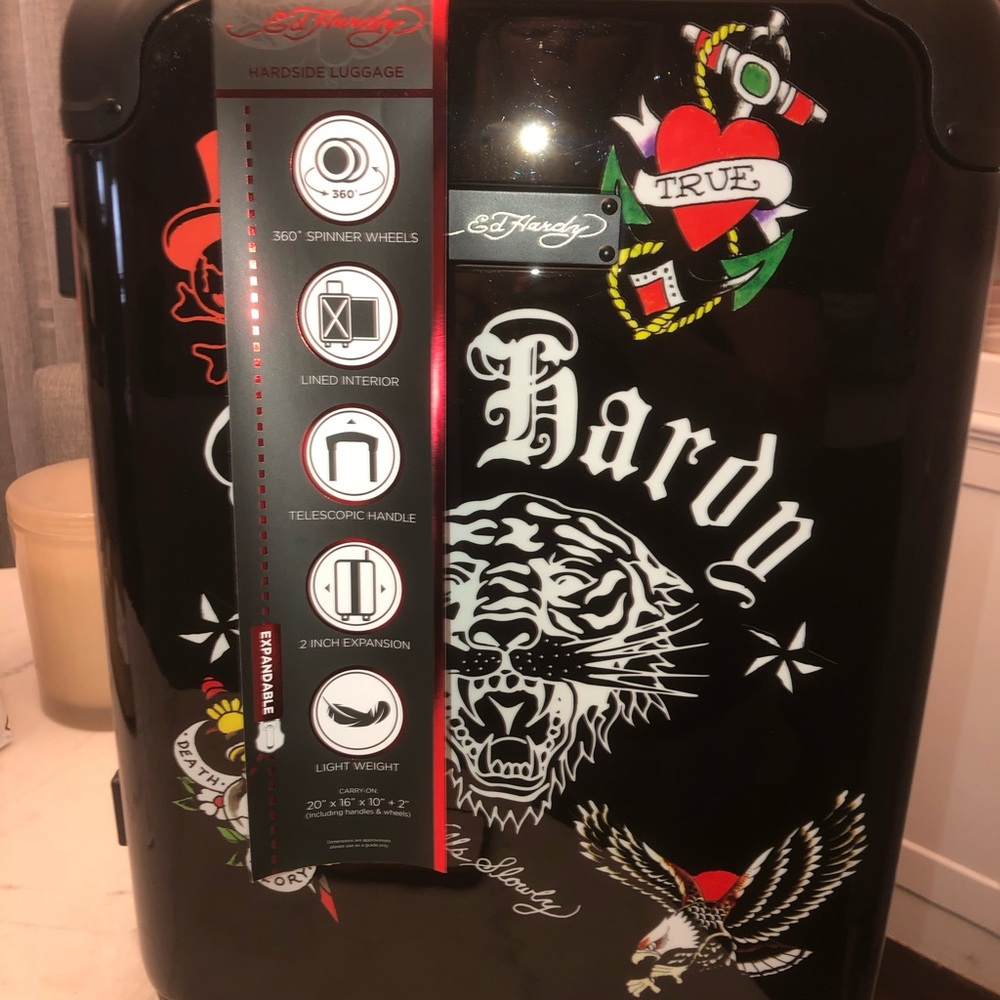 🖤 Ed Hardy Black Graphic Hard-Side Spinner Luggage - Carry On. 20 inch